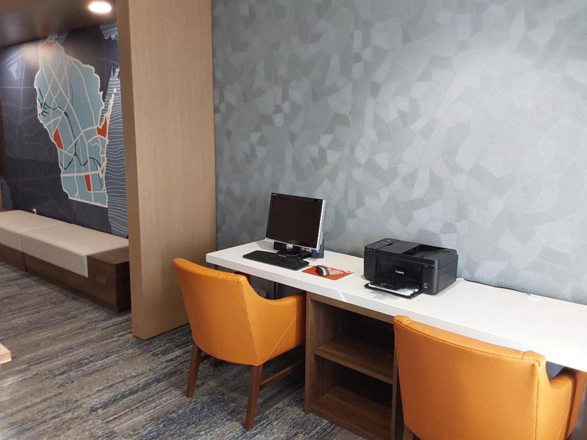 Holiday Inn Express Hotel & Suites Antigo By Ihg Exterior photo