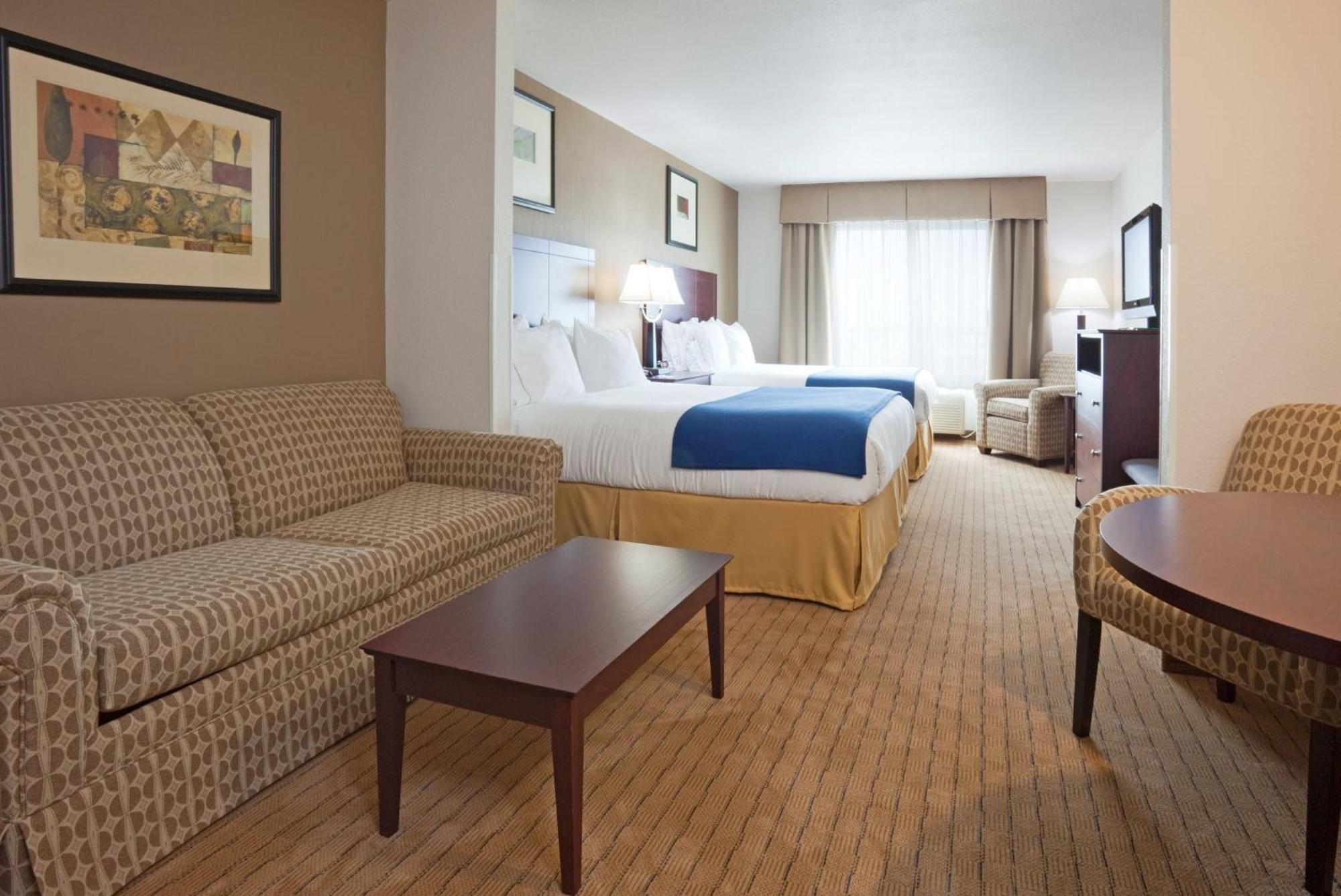 Holiday Inn Express Hotel & Suites Antigo By Ihg Exterior photo