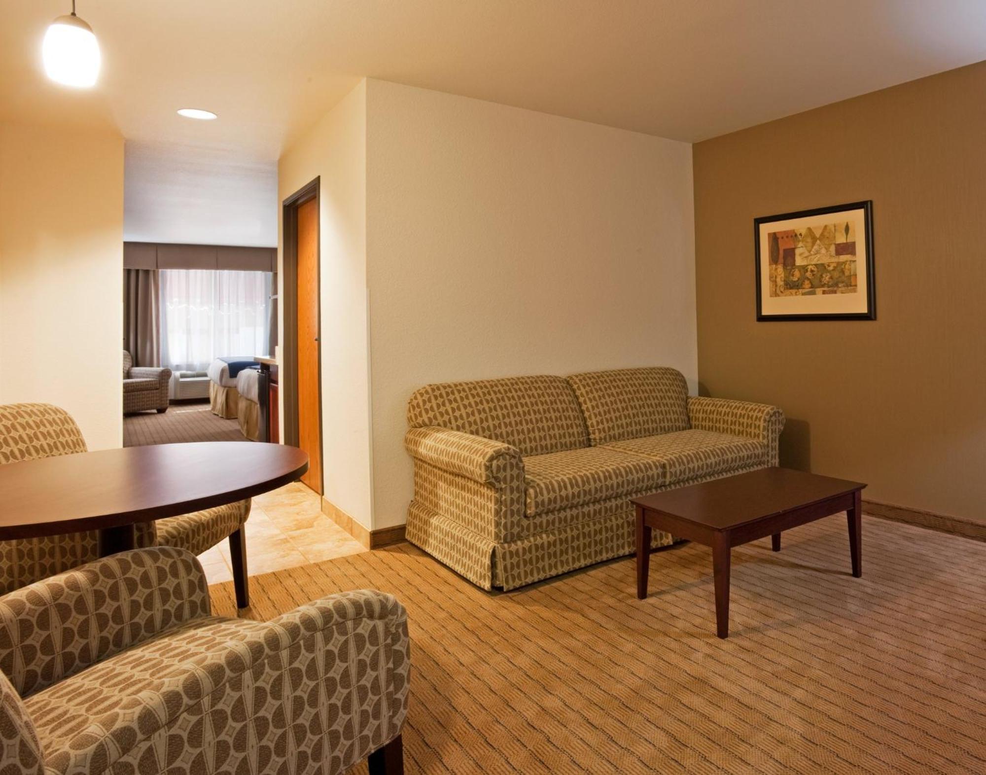 Holiday Inn Express Hotel & Suites Antigo By Ihg Exterior photo